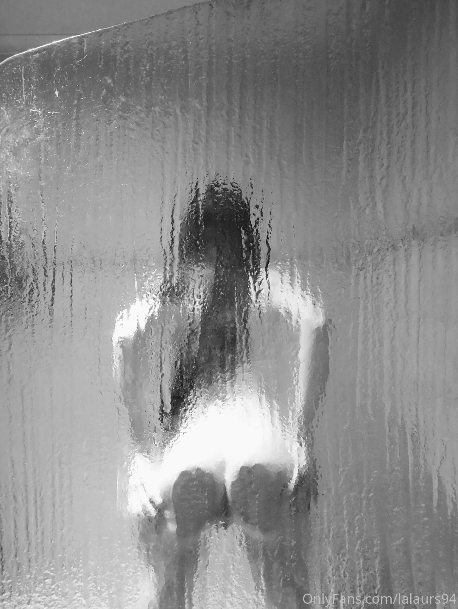 I think i need better glass to put my ass against 😅 posted by laurs-x