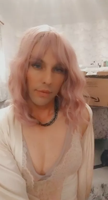 I think I prefer myself in pink by DarkLomli