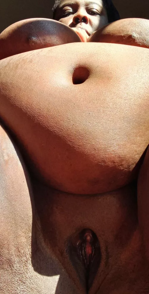 I think it'd tickle, but think I'd be down for some tummy kisses (NO ZERBERTS) by rivers_0f_g0re