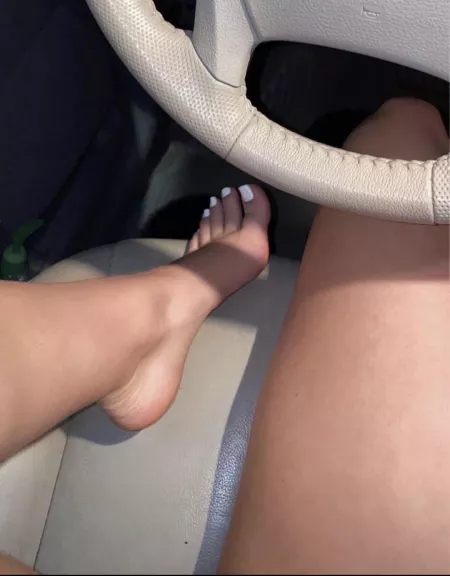 I think my feet are pretty 🤷🏼‍♀️ by realprettyangel