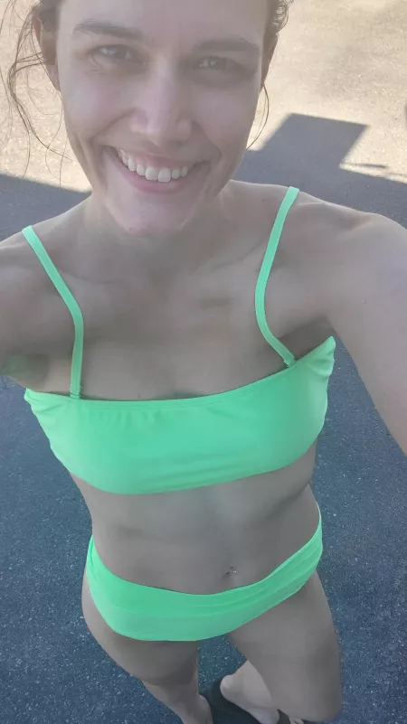 I think neon green is my color 😜 by myrabruneta