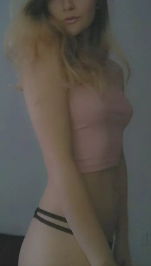 I think pink is a good color on me :) by sittingaloneinmycave