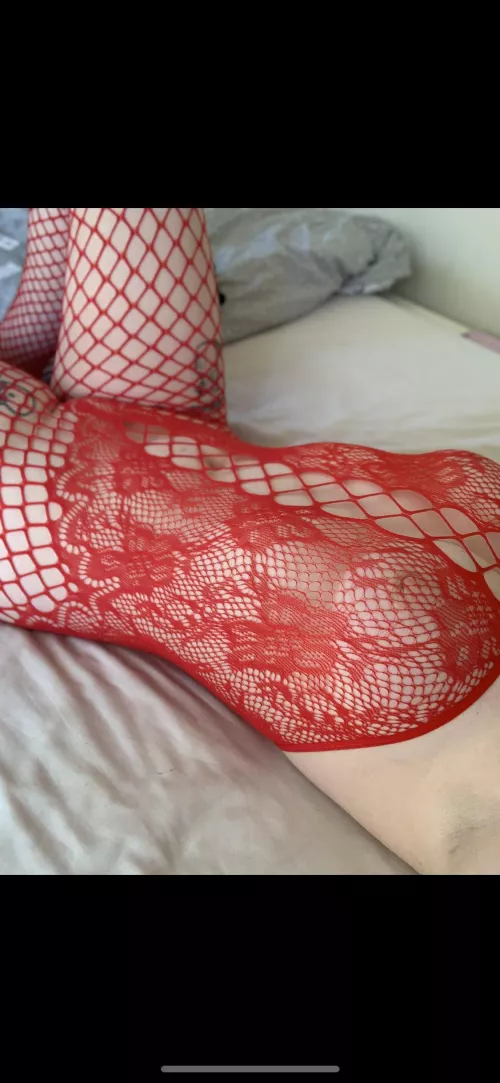 I think red suits me by cherrydoll420