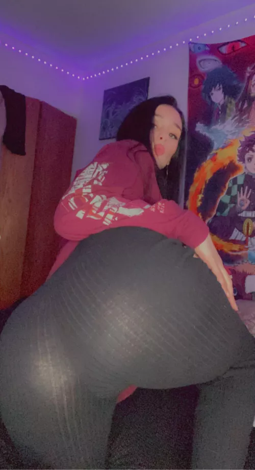 I think these leggings may be a bit see through… oops [F] [23] by juiceeangel