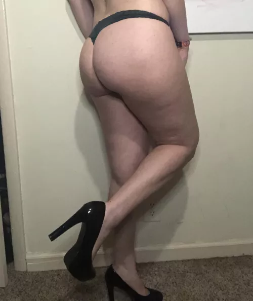 I think these six inch heels compliment my ass well by Galababexx
