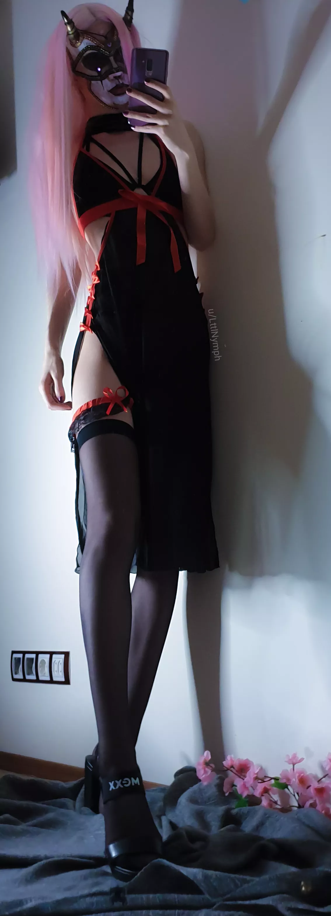 I think this mask is great for this dress posted by LttlNymph