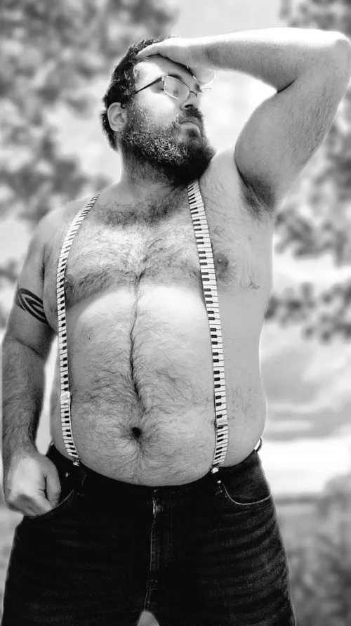 I think this photo is hot! What do you think? by Bottle-Anxious