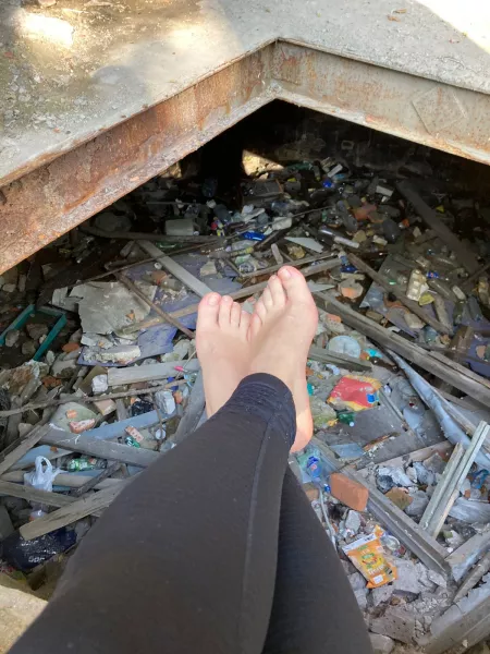 I think this place is absolutly not for my soft feet😱 Isnt it?😈 by Alicia_funfeet