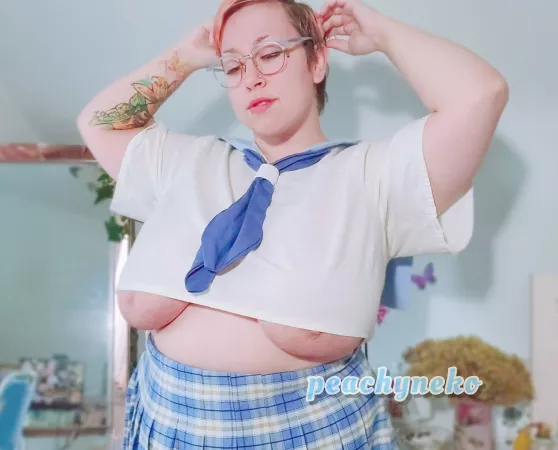 i think this shirt is a lil too short .... 👀👀 by peachyneko900