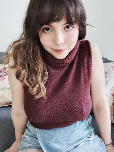 I think turtlenecks make the lack of a bra more noticable 🍒 by Iamlittlesoup