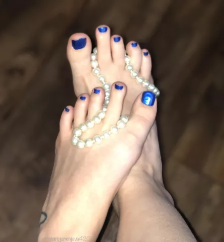 I think we can all agree wearing pearls looks good 😘 by [deleted]