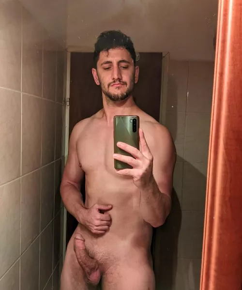 I think you gonna love this curve by Exhibitionistbigguy