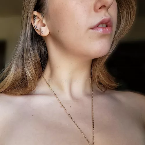 I thought they looked nice in this lighting 🤍 by resonance111