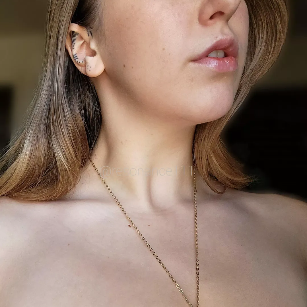 I thought they looked nice in this lighting 🤍 posted by resonance111