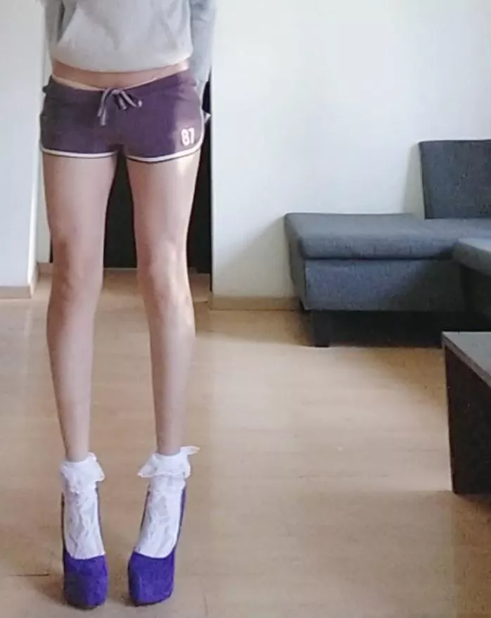 I took extra angles of my shorts ! (Oc) 💋😘 posted by soldaderyan