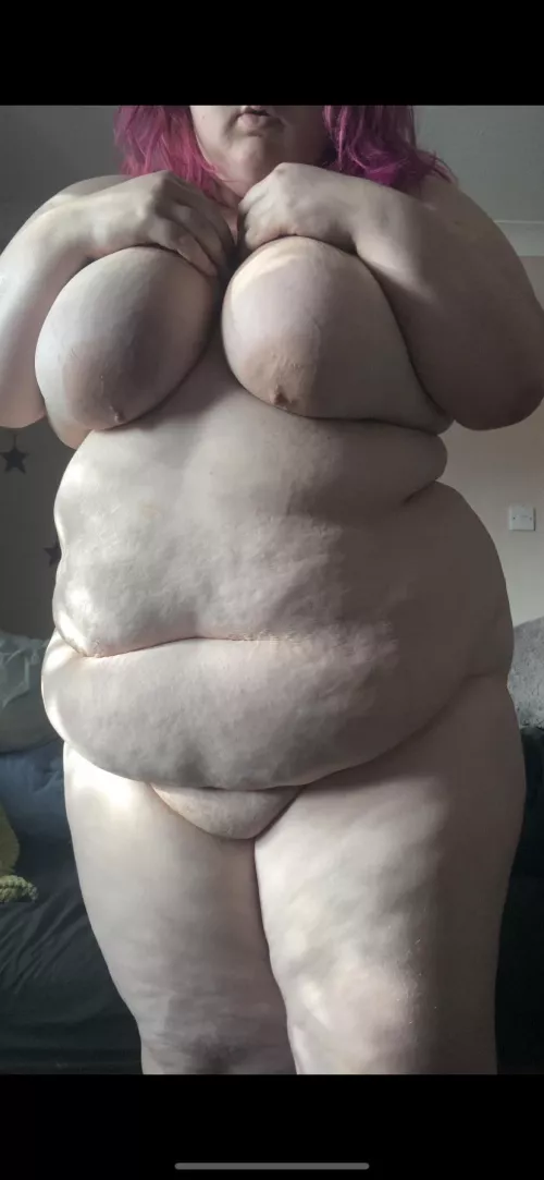 I took this earlier and omg I feel like a work of art by bbwkofshadows