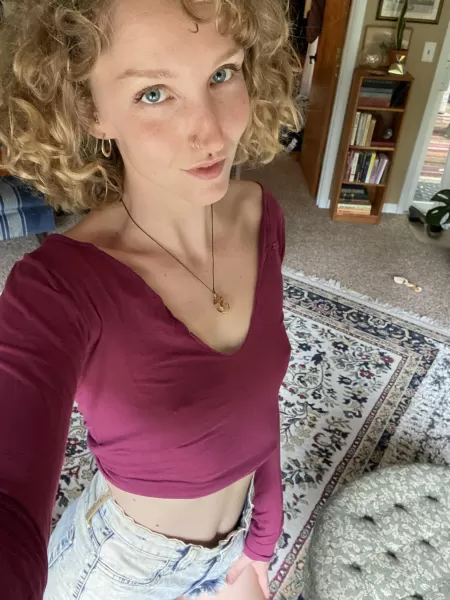 I try to not wish I was curvier! And I'm usually successful 😊 by serafinasky