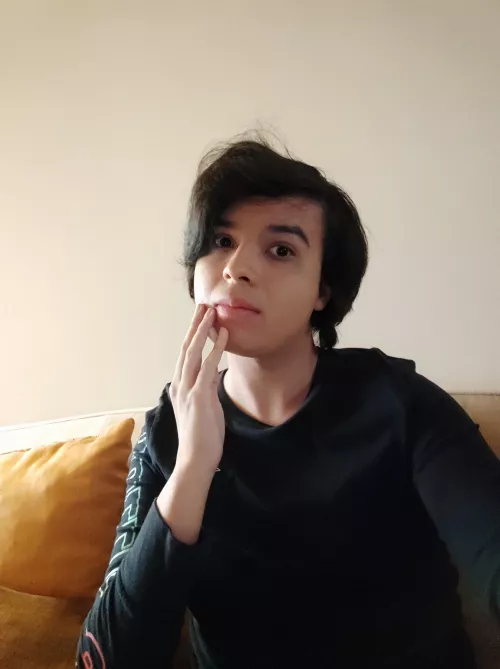 i used some light makeup and eyeliner and i felt pretty good about it :D by danniuwu