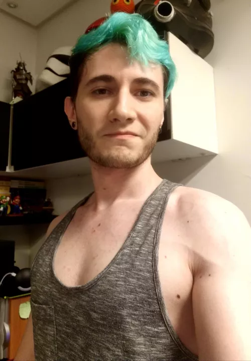 I used to think I wasn't able to grow my chest, but after a lot of work and the right diet I'm starting to get where I want to be 💚 by vinisaur_