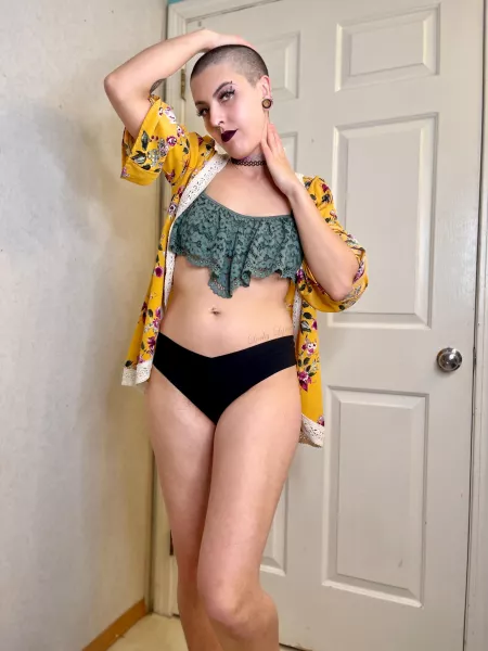 I usually don’t like yellow but I think I love this top! 💫 by Lucky-Lyra