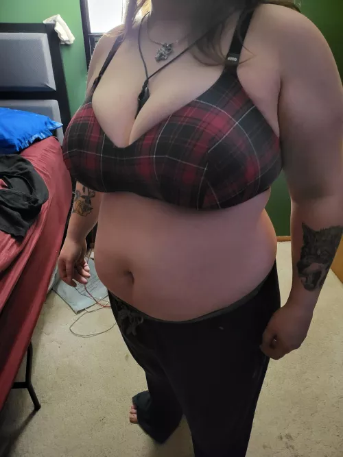 I wanna be a slut for a group of people by North_Milk4428