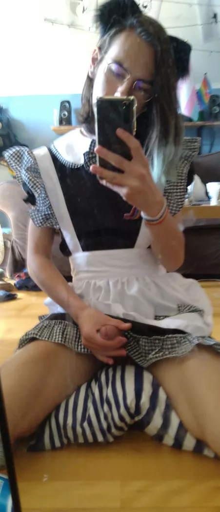 I wanna be ordered around by you by Dovahsebriina