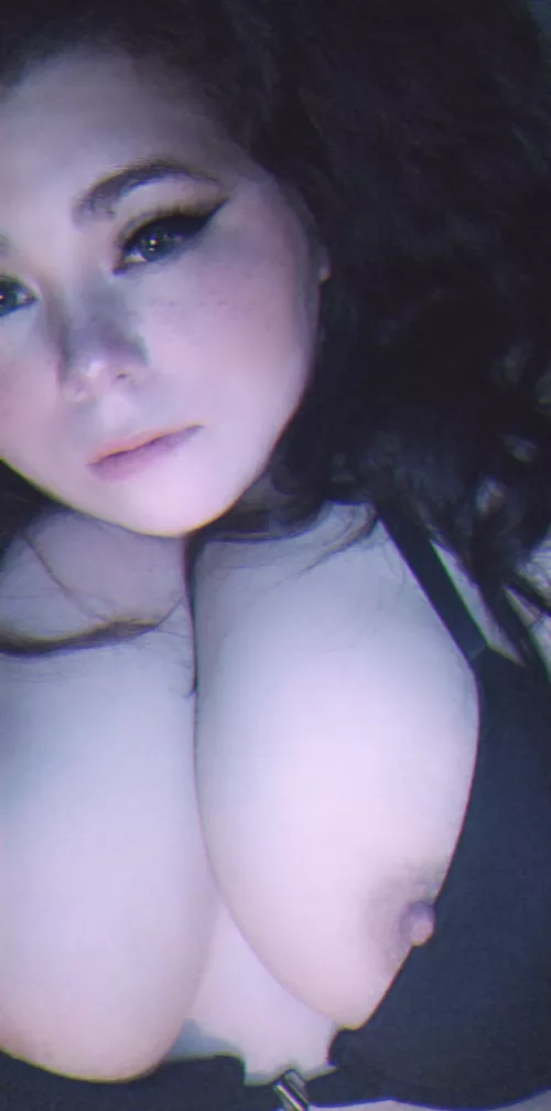 I wanna be your toy cause it's easy by mintendo_dot