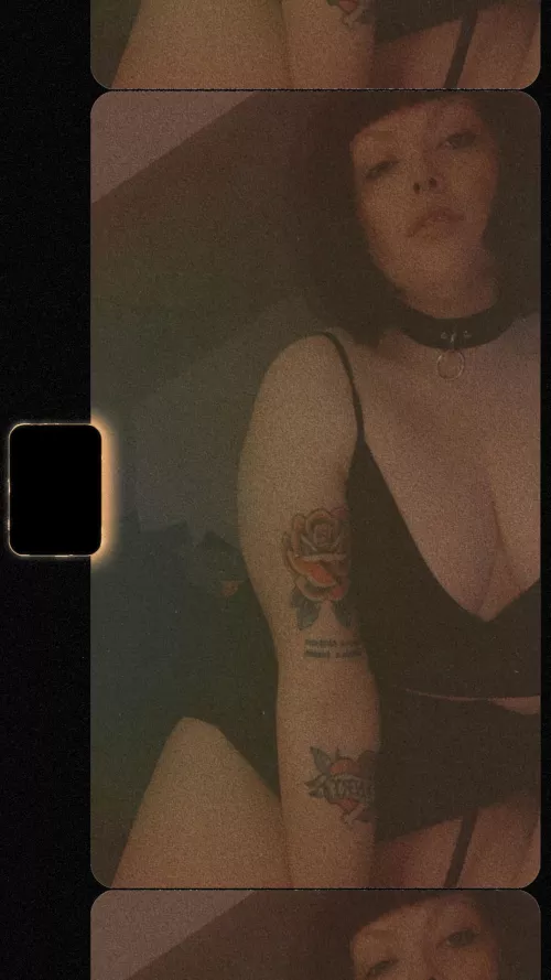 I wanna be yours 🖤 by Elemenop1