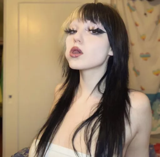 I wanna suck something 🤤 by darbybaby_xoxo