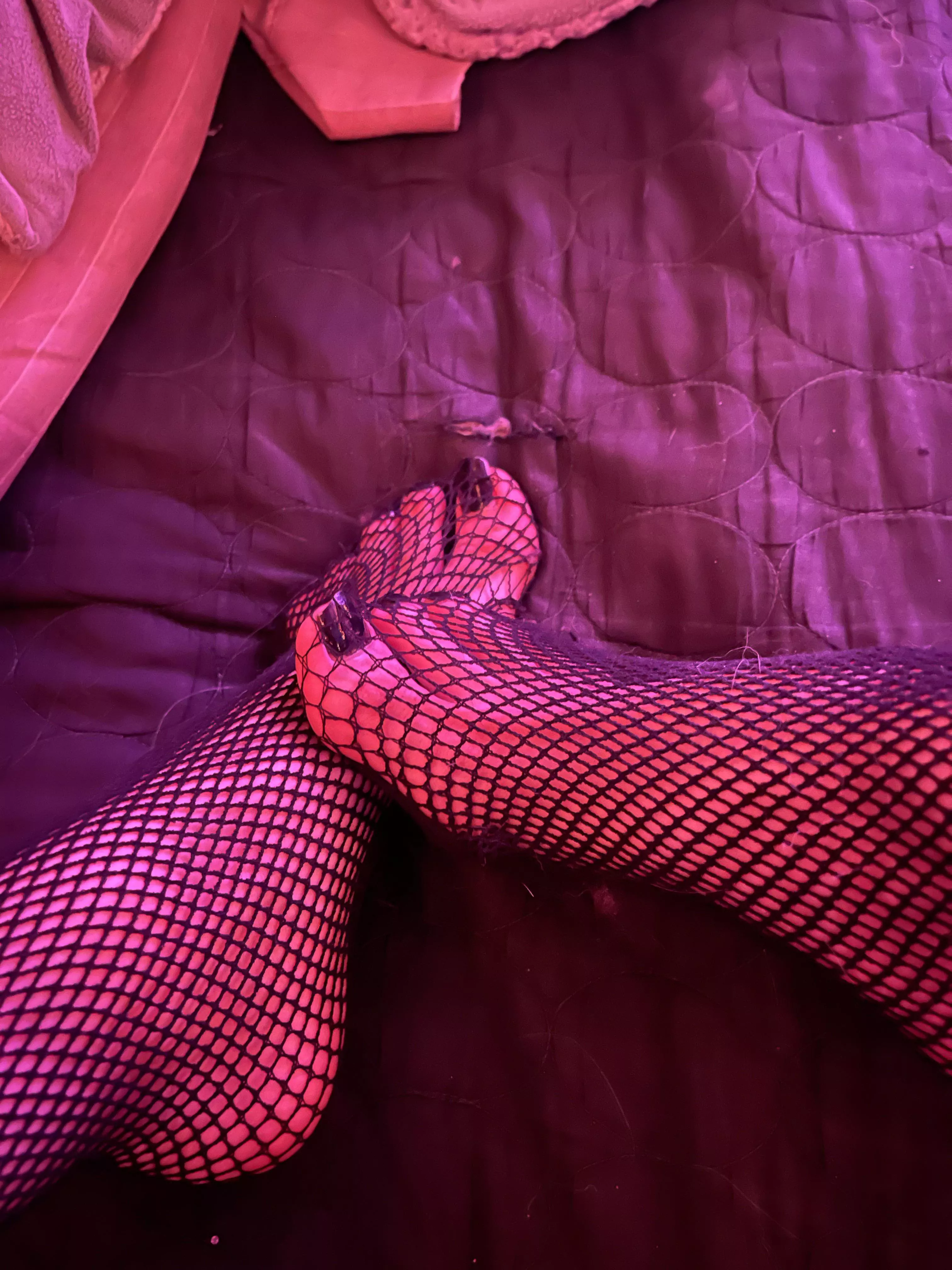 I wanna wiggle my toes in someone’s mouth posted by dirtyslut644