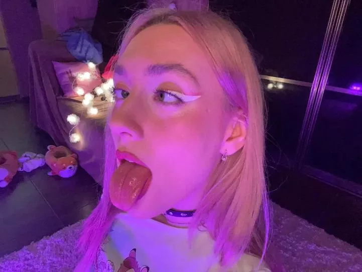 I want daddy's cock,will u help me? posted by Ahegao_girl69
