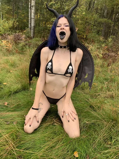 I want it to be Halloween already 🦇💀🎃 by Toxic_Sunflowers_