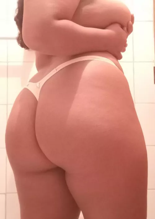 I want my buttocks to bounce on top of you 🍑💦 by Rose-Pink21