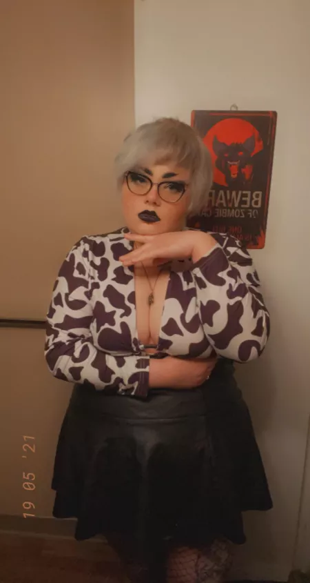 I want someone to play PC games with me. 🖤🥺 by ChubbyGothGf