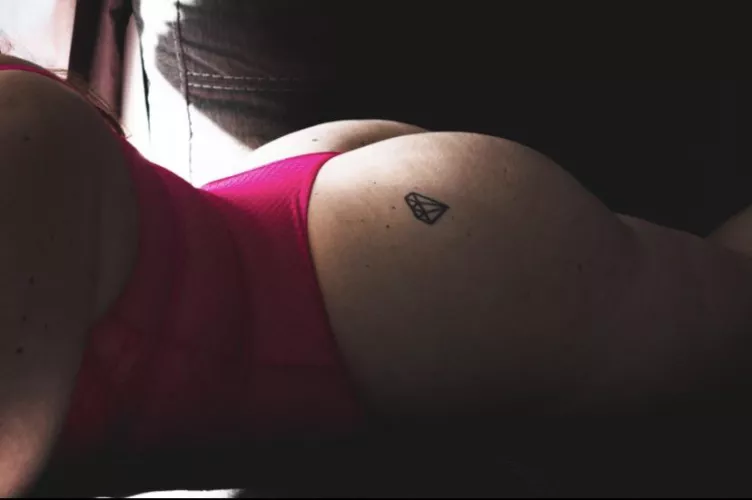 I want that type of romance where you hold hands when he’s eating your 🍑 too much too ask?? by alexrose_21