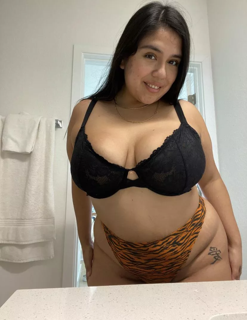 I want to be someone’s girlfriend ! posted by vanessah22