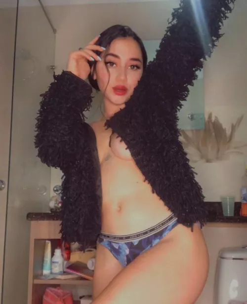 I want to be your secretary, will you let me go dressed like that? by Sara_white_