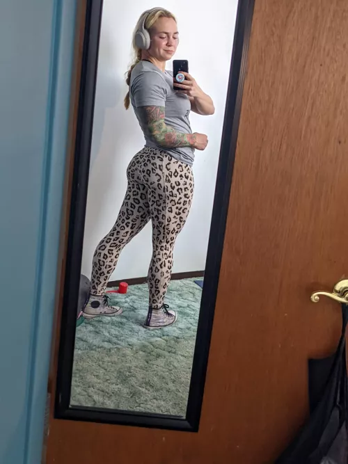 I want to make you sweat ;) by izzyisfit