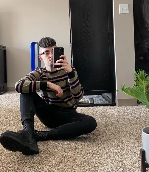 I want to play games but I also want to nap 😪 by wolfinthedaylight