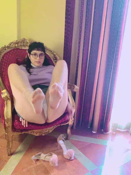 I want you to massage my feet before you’re allowed to enter me hehe by kawaiiqueerdo_