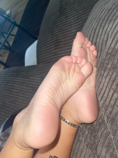 i want you to suck on them alllll night. by LightskinTia