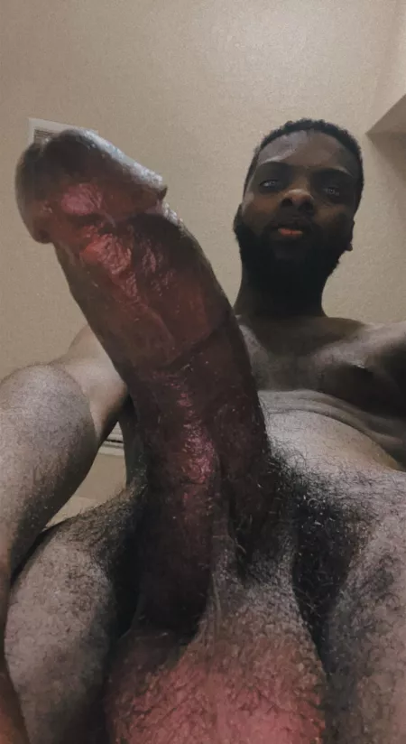 I want you to worship and suck this cock like it’s supposed to be sucked. Snap in bio by Davincimulatto