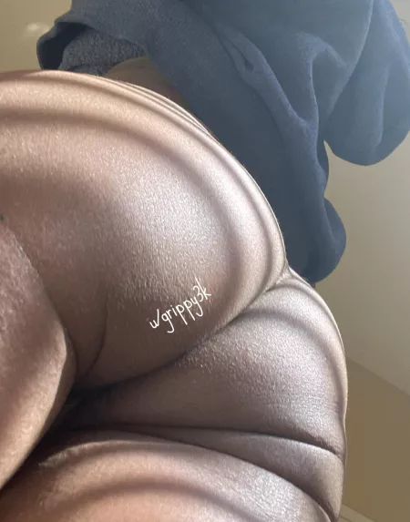 I wanted to show off my ass again by grippy3k