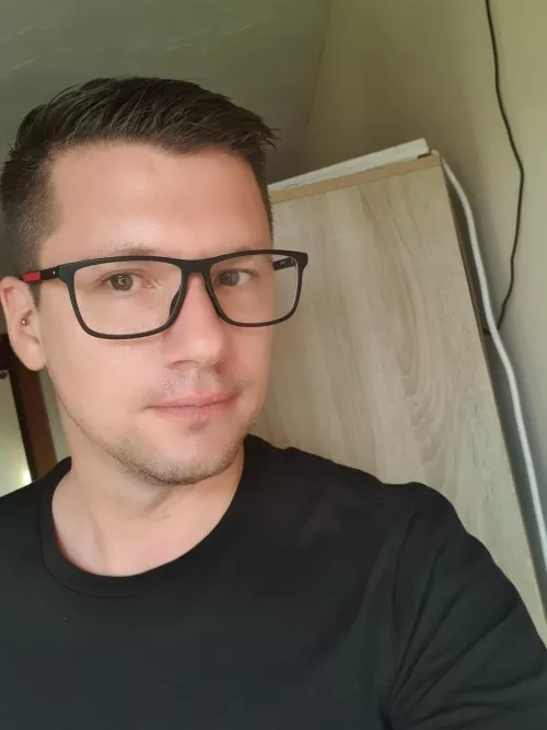 I was a bit overwhelmed with the votes, comments and messages for the last selfie so I thought I'd post another, thanks guys 😘 by No-Opportunity9542