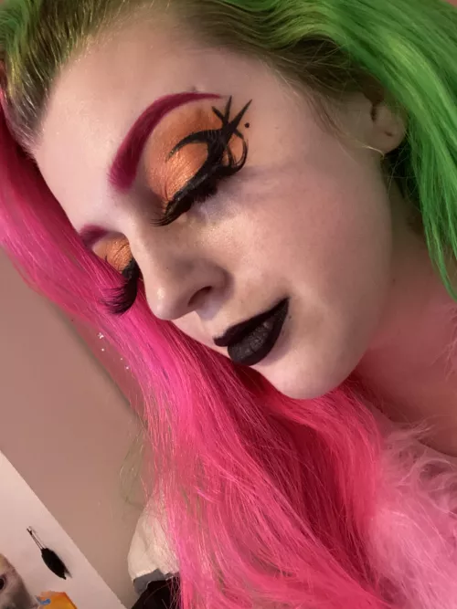 I was playing around with my makeup, what do you think? by RoxxiDiamond