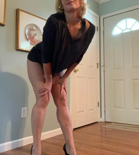 I was recently told I had sexy, long legs...any volunteers want to climb them like a tree? 👠🥰 42 (F) by Severe-Inevitable133