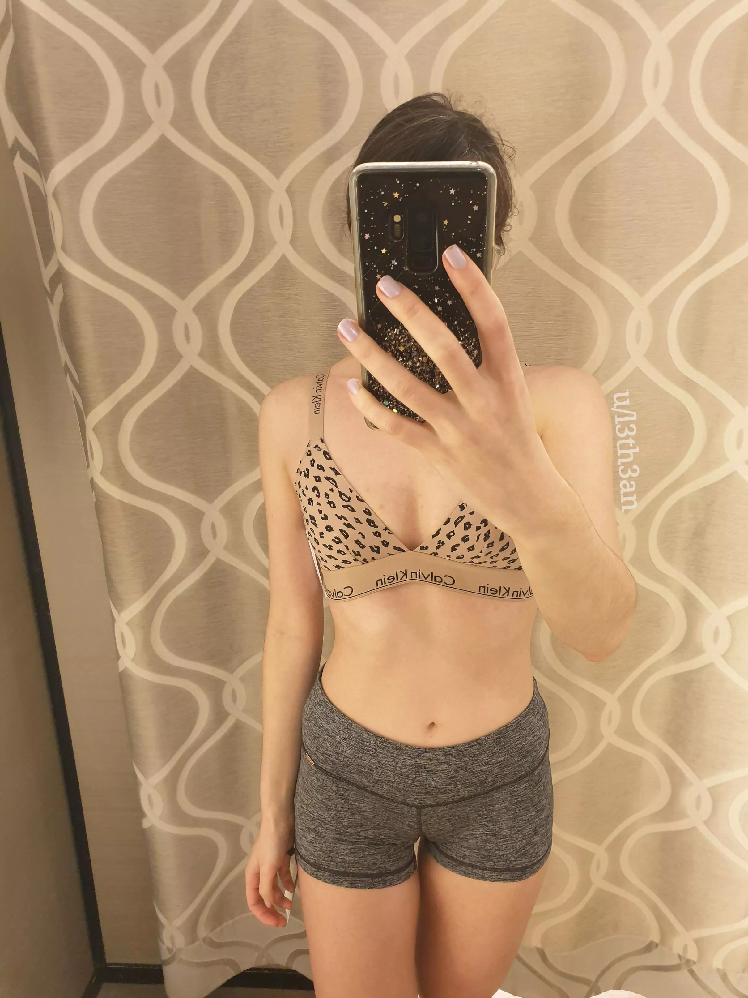 I went shopping and found perfect cameltoe shorts posted by l3th3an