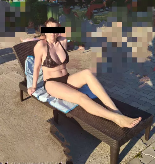 I will show her off to everyone. I have many pics, just pm me for contact (I will leave some in the comment). One of the best moms here. Feel free to leave some comments. by Fit-Home-638