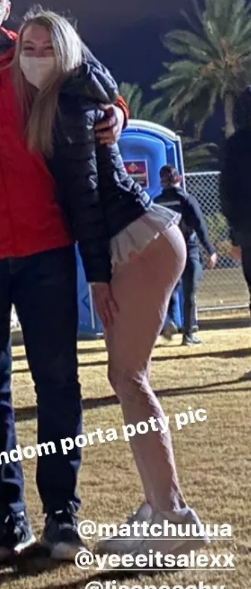 I wish she'd show the back posted by peepeeweeweehaha