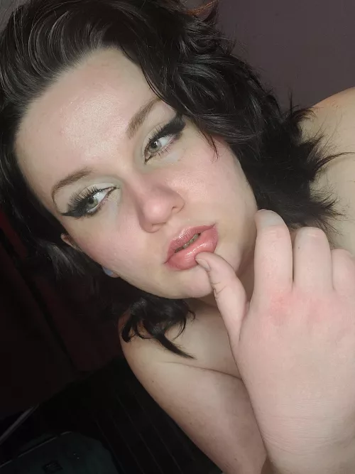 I wish something else was on my lips 😈